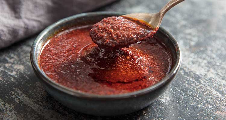 L’Harissa Maison : L'Âme Piquante de la Tunisie dans votre Cuisine